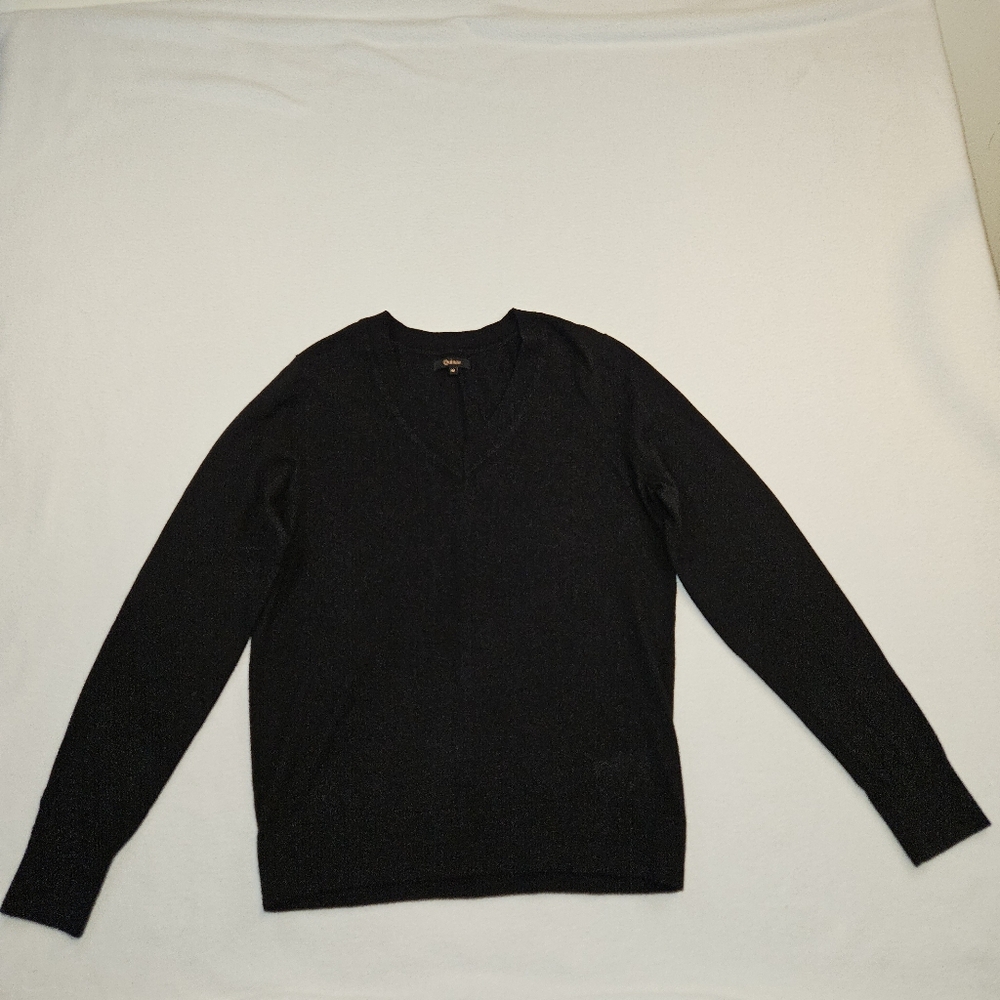 QUINCE Woman VNeck Black Sweater Size M